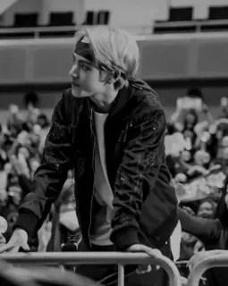 ⚜ 749bf130 V kpop, piosenkarz, artysta, męski, rozrywka telegram sticker