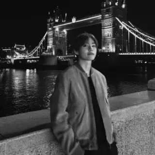 ⚜ c7557e07 osoba, Londyn, noc, most, czarno-białe telegram sticker