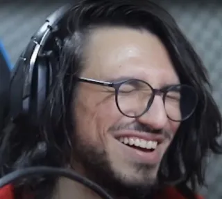 😂 4faa0a0a homme, souriant, personne, portrait, cheveux longs, lunettes whatsapp sticker