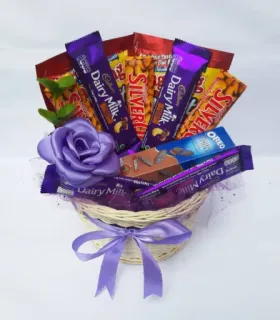 🍫 6f966de9 sô cô la, kẹo, đồ ngọt, sô cô la sữa, oreo, giỏ quà, màu tím, ruy băng telegram sticker