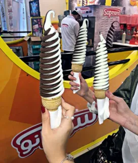 🍦 873f4e56 سنو kem, tráng miệng, đồ ăn, ốc quế, xoáy, đồ ăn vặt telegram sticker