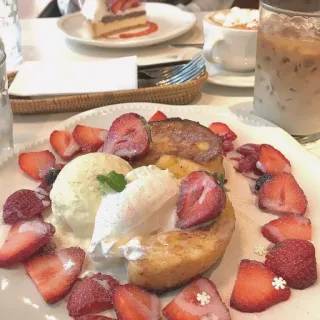 🍨 a7bebd26 đồ ăn, tráng miệng, dâu tây, kem, bánh ngọt, ngọt telegram sticker