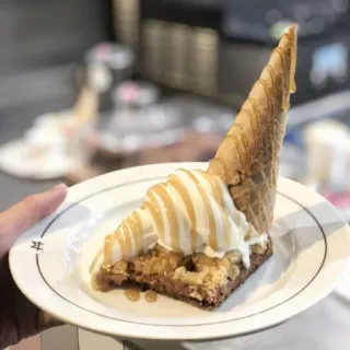 🍦 a8e31384 tráng miệng, kem, ốc quế, đồ ăn, ngọt, caramel telegram sticker