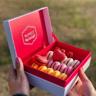 🧁 b79d6e68 PASTREEZ macaron, tráng miệng, bánh ngọt, đồ ăn, hộp, kẹo telegram sticker