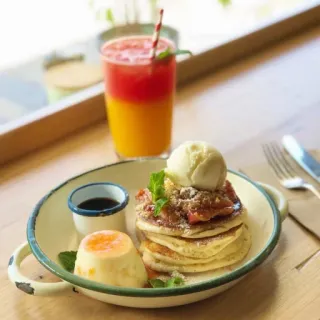 🍽 bfdf46b4 bánh kếp, đồ uống, đồ ăn, bữa sáng, món tráng miệng, kem, nước ép telegram sticker