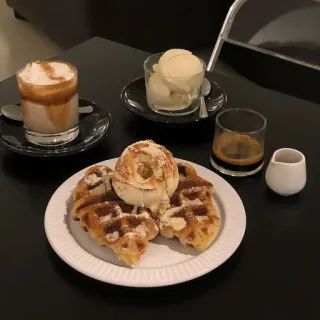 🍽 fb135383 bánh waffle, kem, cà phê, món tráng miệng, đồ ăn, quán cà phê, đồ uống, quế telegram sticker