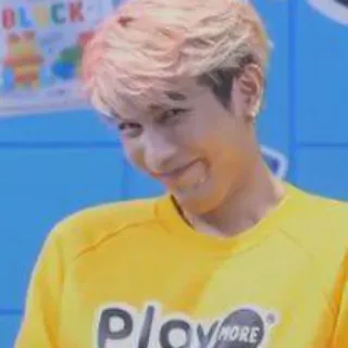 😳 920990e6 PLAY MORE bermain, kuning, senyum, orang whatsapp sticker