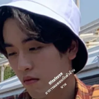 🙁 f6104f1c @laylayyyo อาการผมคอนก็กตัวนัน นาน pria, orang, topi ember, kasual, potret whatsapp sticker