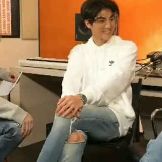 💅 f6e3c720 whatsapp sticker