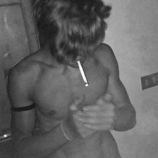 🙂 c95bf2b5 บุหรี่, สูบบุหรี่, ยาสูบ, ผู้ชาย, เปลือยอก telegram sticker