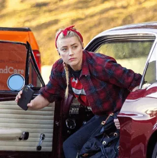 🍟 622baa48 Amber Heard Schauspielerin, Person, Berühmtheit, Paparazzi, rotes Karoshirt telegram sticker