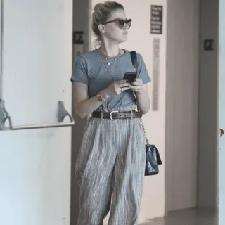 ⌨ fa4e6532 Frau, Amber Heard, Sonnenbrille, Freizeitkleidung, Porträt telegram sticker