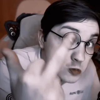 🧱 4fe05c5a środkowy palec, obraźliwe, gest, mężczyzna, okulary, osoba telegram sticker