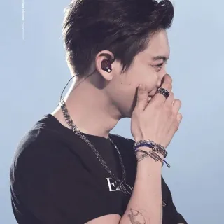 🤭 fa9a7f3f мужчина, K-pop, певец, актер, развлечения, человек telegram sticker