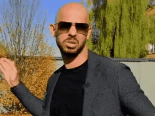 🌟 45c177ce Andrew Tate người đàn ông, kính râm, áo khoác, hói, gây tranh cãi telegram sticker