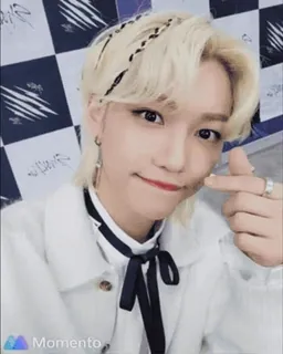 😙 33246e57 Felix Momento potret, kpop, pria, penyanyi, idola, gaya rambut telegram sticker