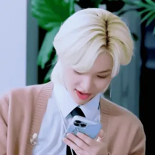 😃 851caafc Felix Felix, K-pop, Stray Kids, Penyanyi, Selebriti, Idola, Orang, Rambut pirang telegram sticker