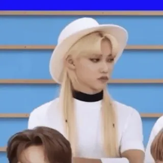 😡 c077b558 Felix K-pop, penyanyi, laki-laki, topi, rambut pirang, Stray Kids, idola, selebriti telegram sticker