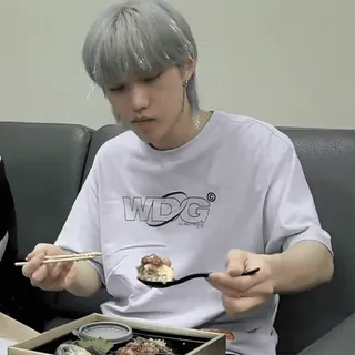 🍴 f3710443 WDG orang, makanan, sumpit, makan, asia, korea telegram sticker