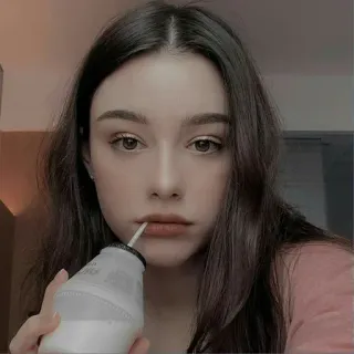 ⭐ 633e9a46 여자, 인물사진, 소녀, 음료, 마시는, 젊은 성인 telegram sticker