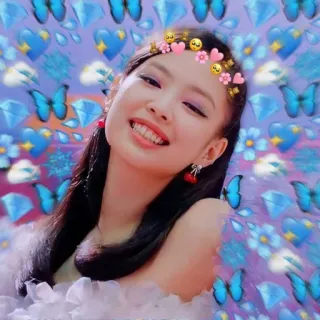 😏 38030871 Jennie Kim kpop, 韓国ポップ, ジェニ, 歌手, 花冠, 笑顔 telegram sticker