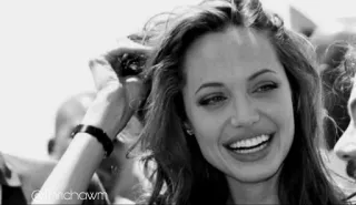 ➰ 381f91ff Angelina Jolie attrice, sorriso, celebrità, bianco e nero telegram sticker