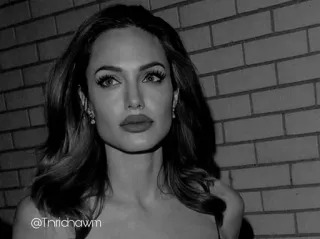 ➰ 72e39489 Angelina Jolie @Tnridhavm celebrità, attrice, ritratto, bianco e nero, Angelina Jolie telegram sticker