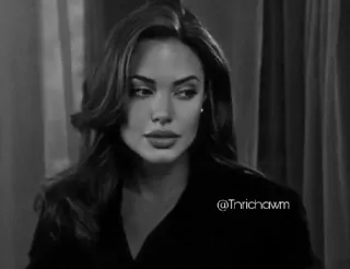 ➰ 7c3353d1 @Tnrichawm Angelina Jolie, attrice, celebrità, bianco e nero, ritratto telegram sticker