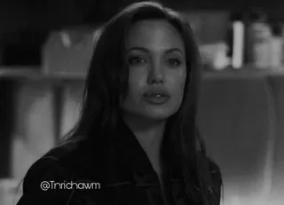 ➰ ce6dcf59 @Tinrichawm Angelina Jolie, attrice, ritratto, bianco e nero telegram sticker