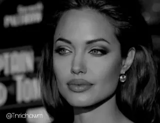 ➰ ed84374e Angelina Jolie @Tnrichawm attrice, celebrità, bianco e nero, ritratto, donna telegram sticker