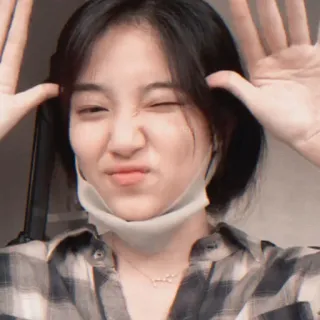 🎀 1264db81 женщина, селфи, портрет, человек, блузка, фланель, азиатка telegram sticker