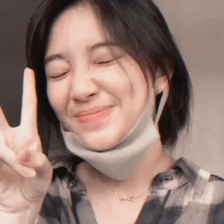 🎀 52ab5127 человек, женщина, знак мира, маска, повседневный, в помещении, портрет telegram sticker