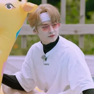 🙂 5d9c11a3 whatsapp sticker