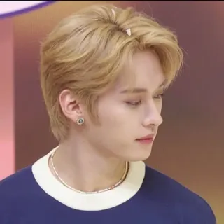 🤨 cb6764d4 Person, männlich, Mann, blonde Haare, Porträt, Gesicht whatsapp sticker