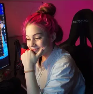 🤍 430c92c2 女人, 肖像, 粉色头发, 微笑, 人, 头像 telegram sticker