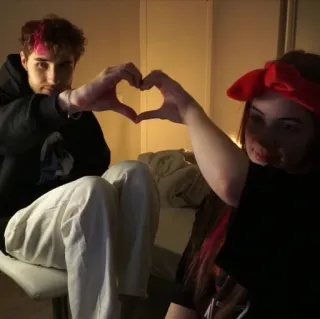 🤍 5b73d405 人, 心, 爱, 朋友, 情侣 telegram sticker