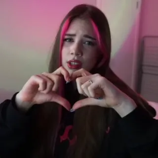 🤍 b8f3847f 女人, 心, 手指, 爱, 女孩, 肖像 telegram sticker