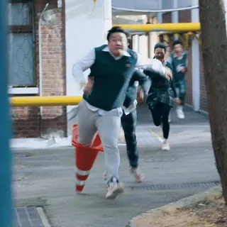 😭 68ae20a4 бег, погоня, люди, школа, корея whatsapp sticker