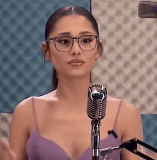 🌃 0adcb25e Ariana Grande ca sĩ, micrô, phụ nữ, kính, người nổi tiếng, chân dung telegram sticker