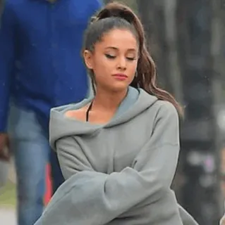 🌃 fad4afd4 Ariana Grande ca sĩ, người nổi tiếng, phụ nữ, ngôi sao nhạc pop, tóc đuôi ngựa, áo hoodie telegram sticker