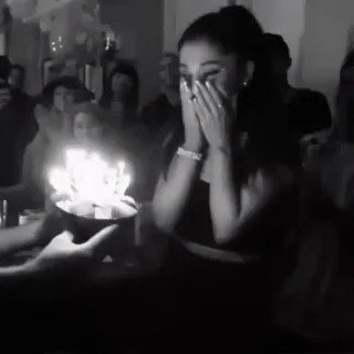 🎁 0fa5c3ff anniversaire, fête, femme, gâteau, bougies telegram sticker