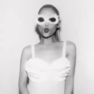 😘 6899ea1a Ariana Grande chanteuse, femme, célébrité, portrait, artiste, interprète telegram sticker