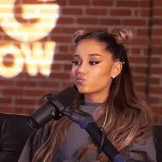 🍸 cce90385 Ariana Grande pop singer, celebrity, interview, musician telegram sticker