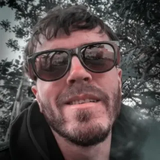 🙂 b6769b9f 男性, ポートレート, サングラス, ひげ, 自撮り, 人 telegram sticker