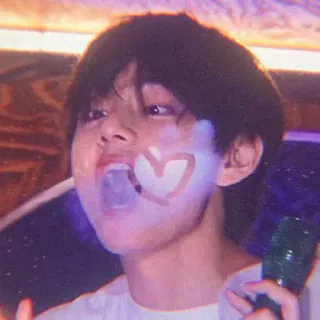 💜 4379100a V K-Pop, BTS, Kim Taehyung, cantante, ídolo, corazón telegram sticker