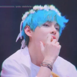 ✨ 799e3560 V Kpop, BTS, Ídolo, Coreano, Cantante, Corona de flores, Pelo azul telegram sticker