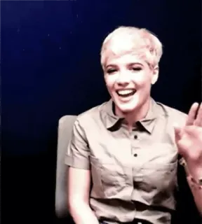 👼 a3c584ae wanita, potret, orang, tersenyum, rambut pirang, gelombang whatsapp sticker