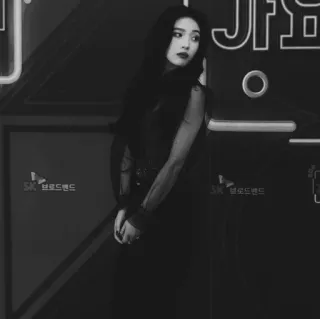 🦋 2a11c55d ผู้หญิง, ภาพเหมือน, ขาวดำ, แฟชั่น, เกาหลี, นักร้อง telegram sticker