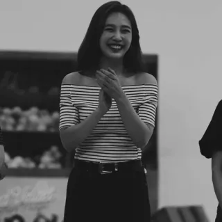 🦋 64d66c71 ผู้หญิง, ยิ้ม, คน, ภาพเหมือน, ขาวดำ, ลาย telegram sticker