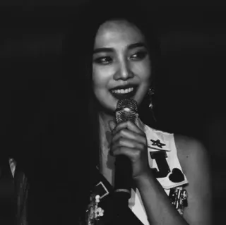 🦋 84f21daa ผู้หญิง, ไมโครโฟน, ร้องเพลง, ขาวดำ, ภาพเหมือน, นักแสดง telegram sticker